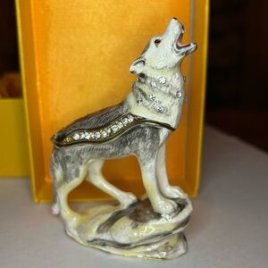 Howling Wolf on Rock - Enamel & Crystal Trinket Keeper Box Tchotchke Figure